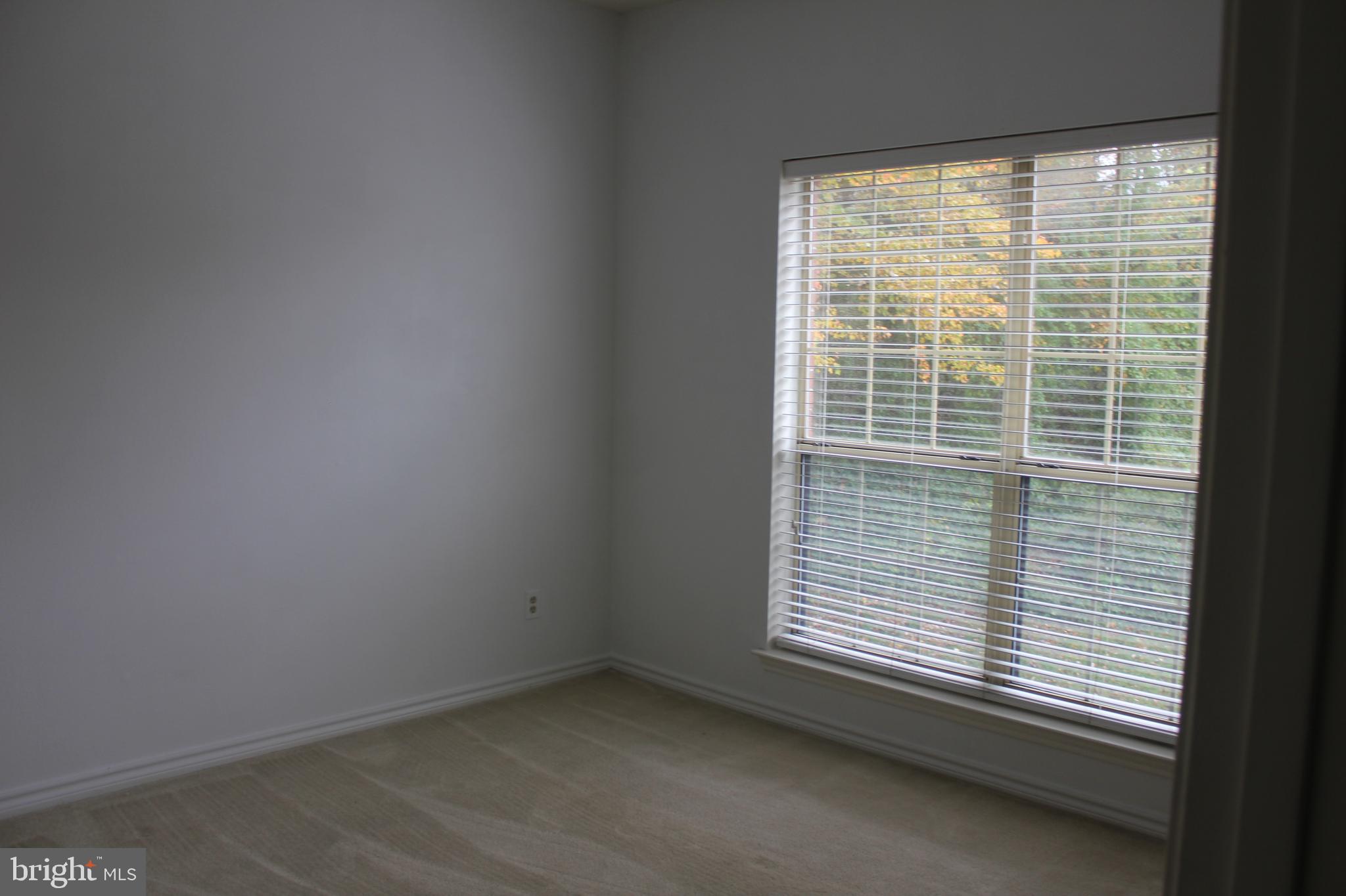 PENDERBROOK SQUARE CONDOMINIUMS - Residential Lease