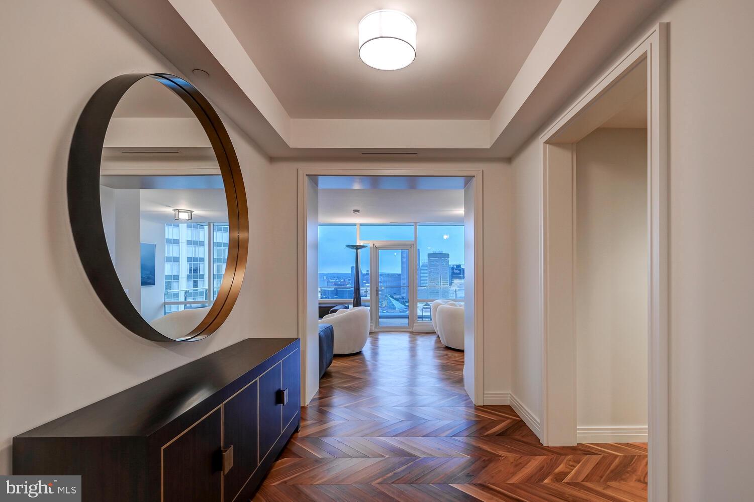 FOUR SEASONS PRIVATE RESIDENCES - Residential