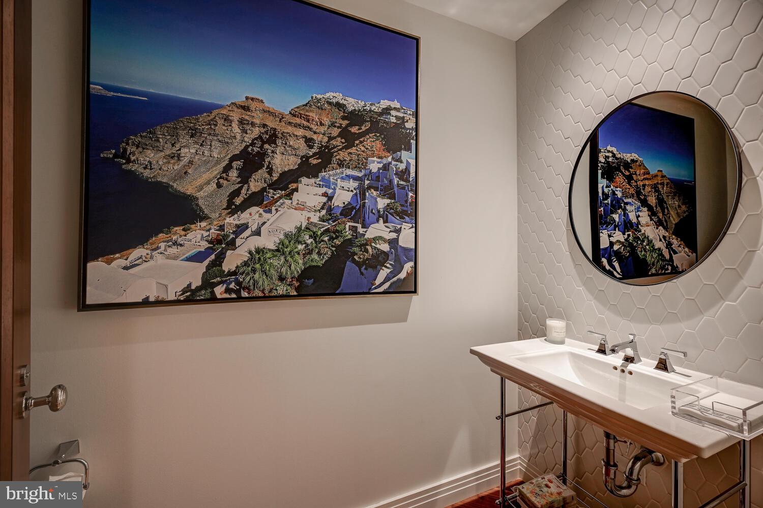 FOUR SEASONS PRIVATE RESIDENCES - Residential