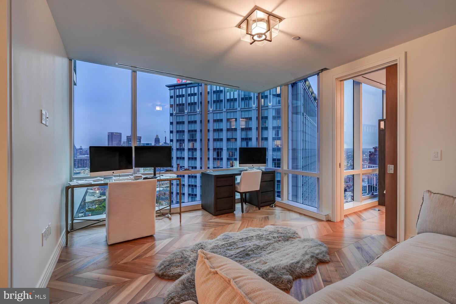 FOUR SEASONS PRIVATE RESIDENCES - Residential