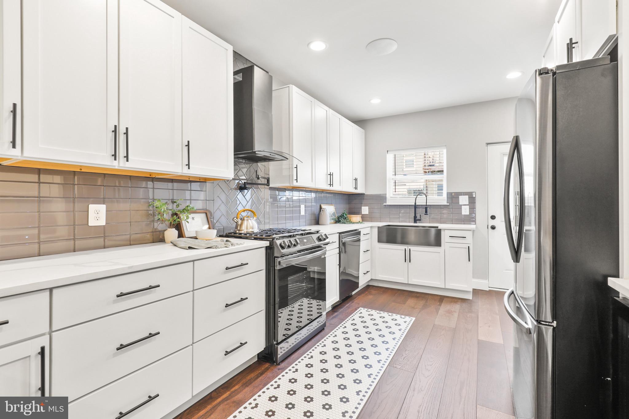 LOCUST POINT - Residential