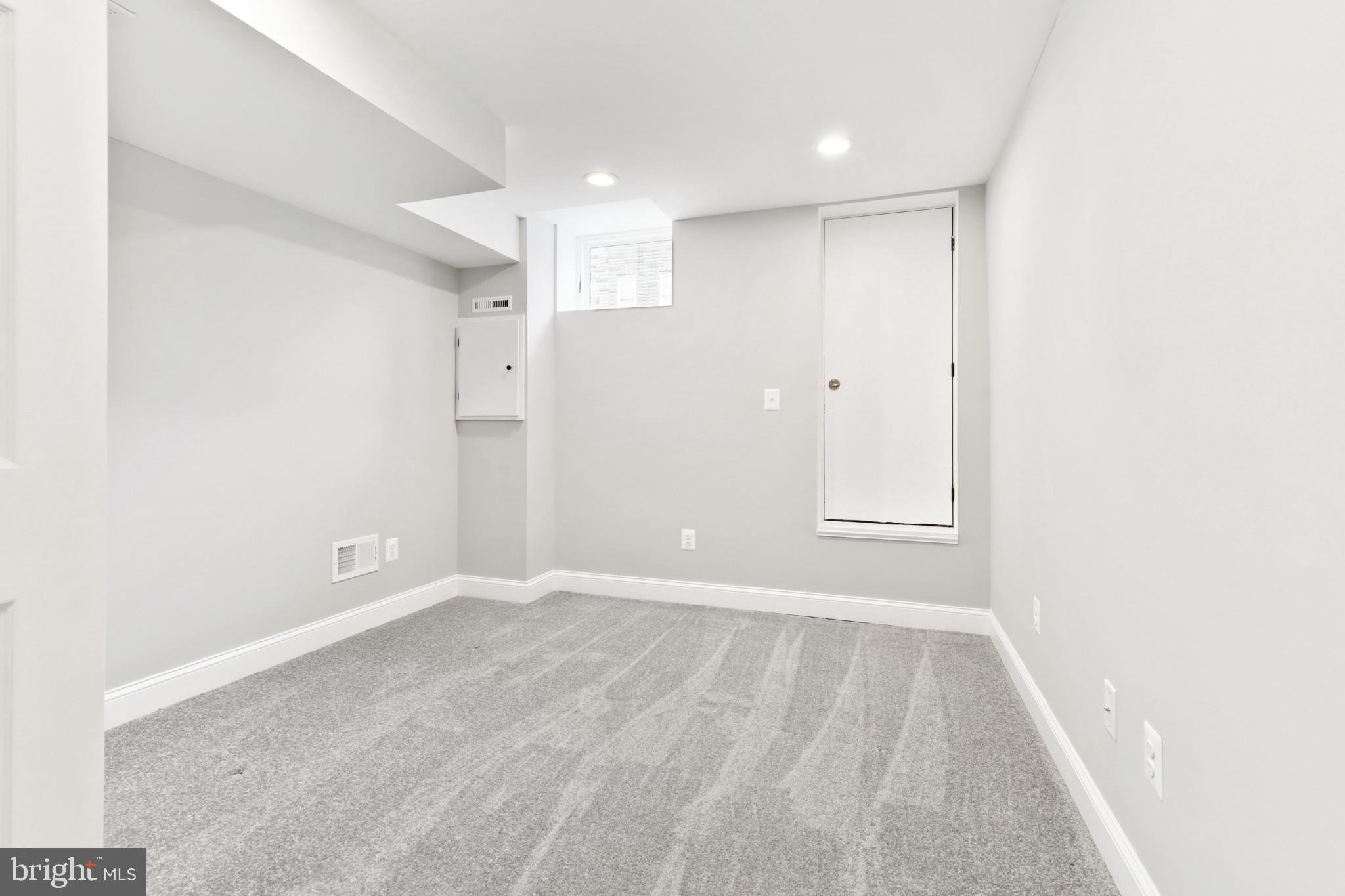 LOCUST POINT - Residential