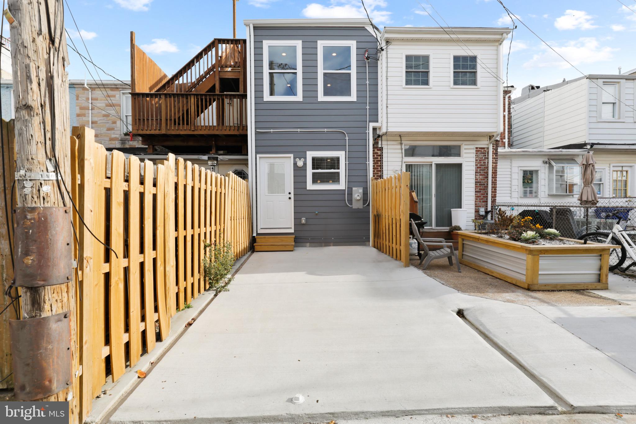 LOCUST POINT - Residential