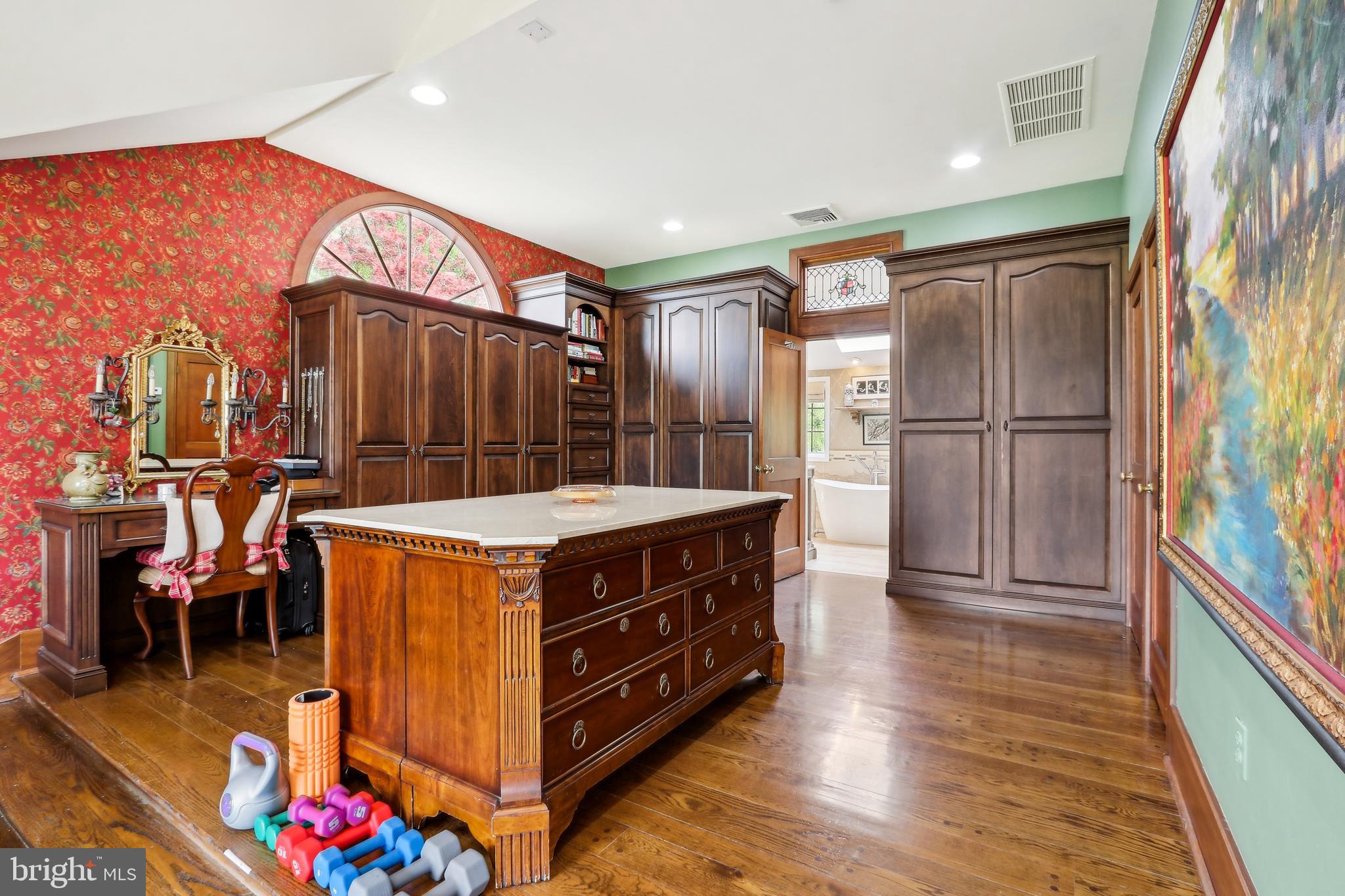 MEADOWBROOK - Residential