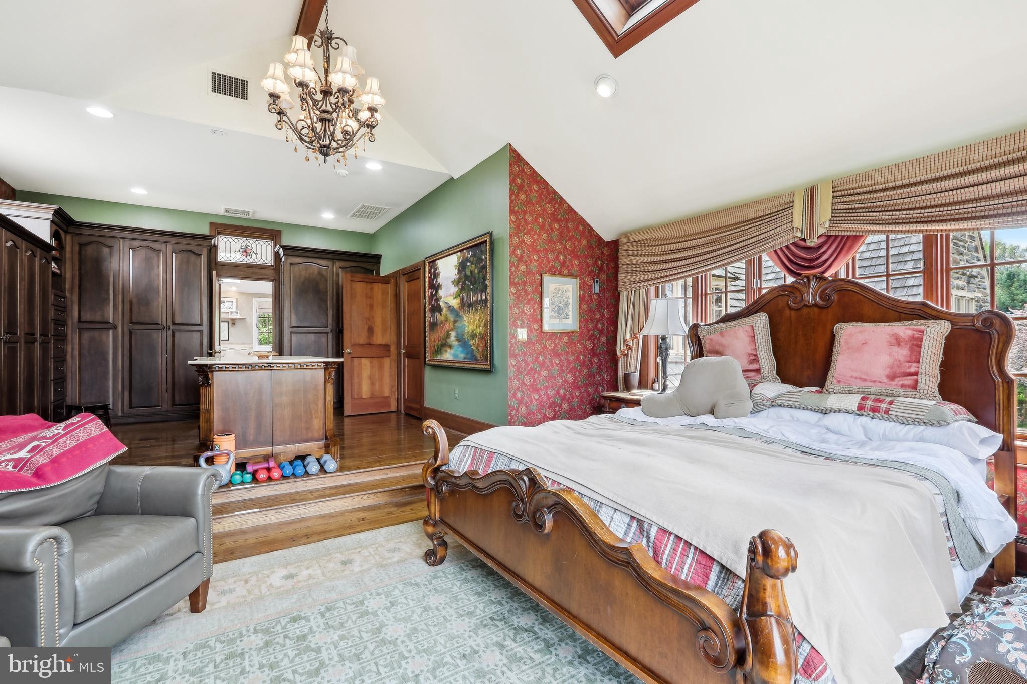 MEADOWBROOK - Residential