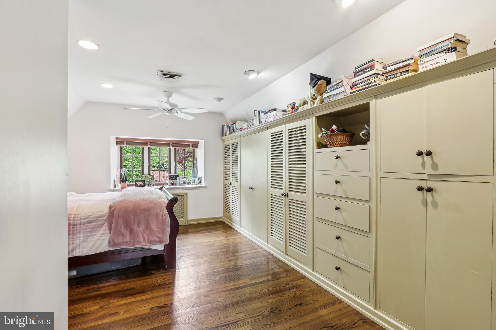 MEADOWBROOK - Residential