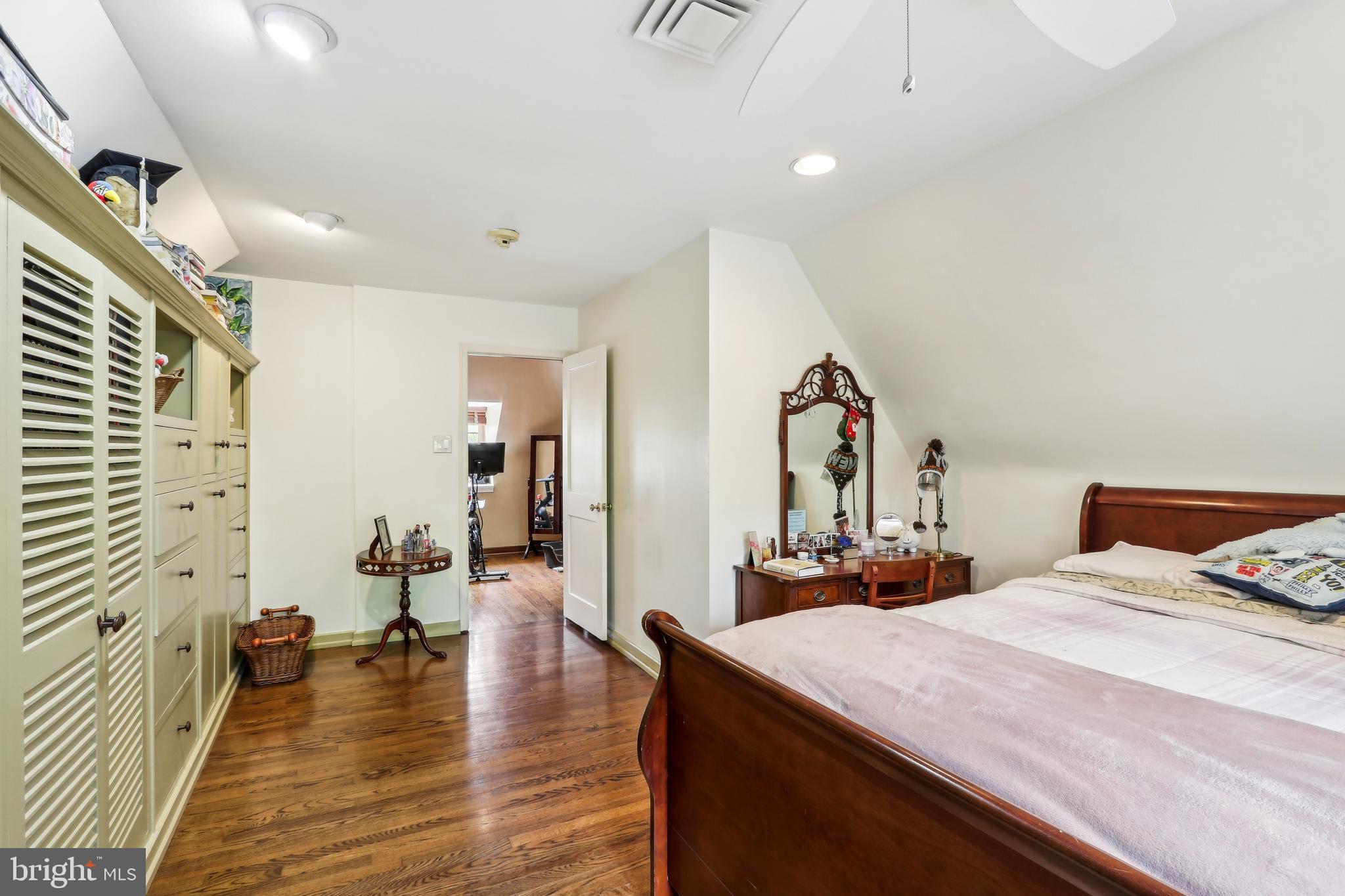 MEADOWBROOK - Residential