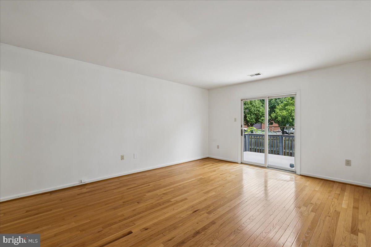 COLLEGE PARK KIDWELLS AD - Residential