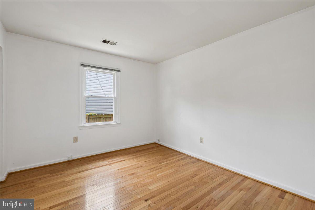 COLLEGE PARK KIDWELLS AD - Residential