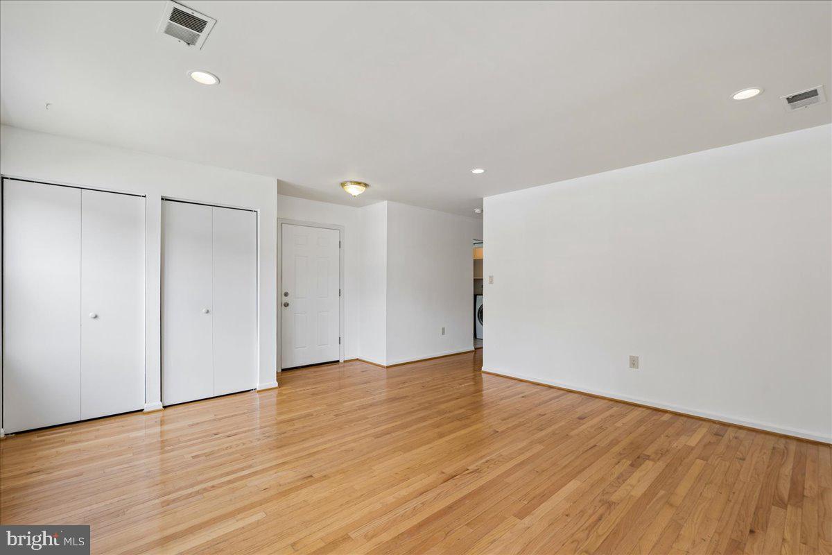 COLLEGE PARK KIDWELLS AD - Residential