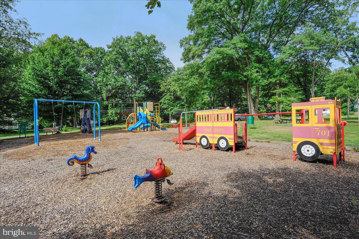 COLLEGE PARK KIDWELLS AD - Residential