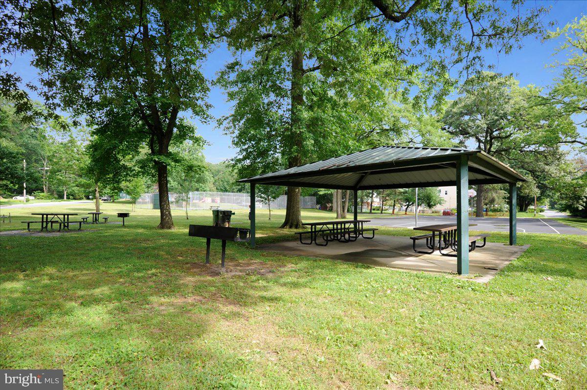 COLLEGE PARK KIDWELLS AD - Residential