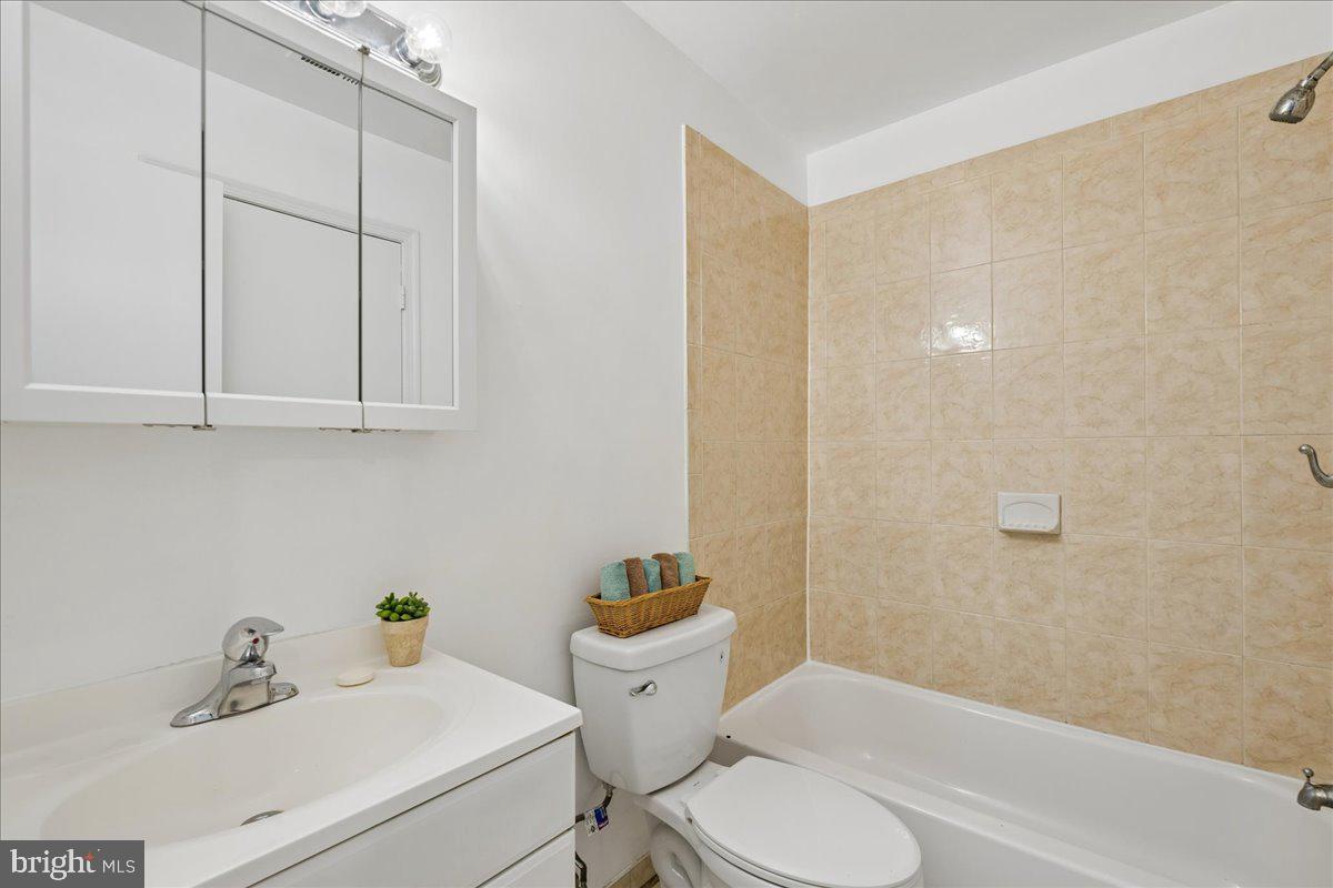 COLLEGE PARK KIDWELLS AD - Residential