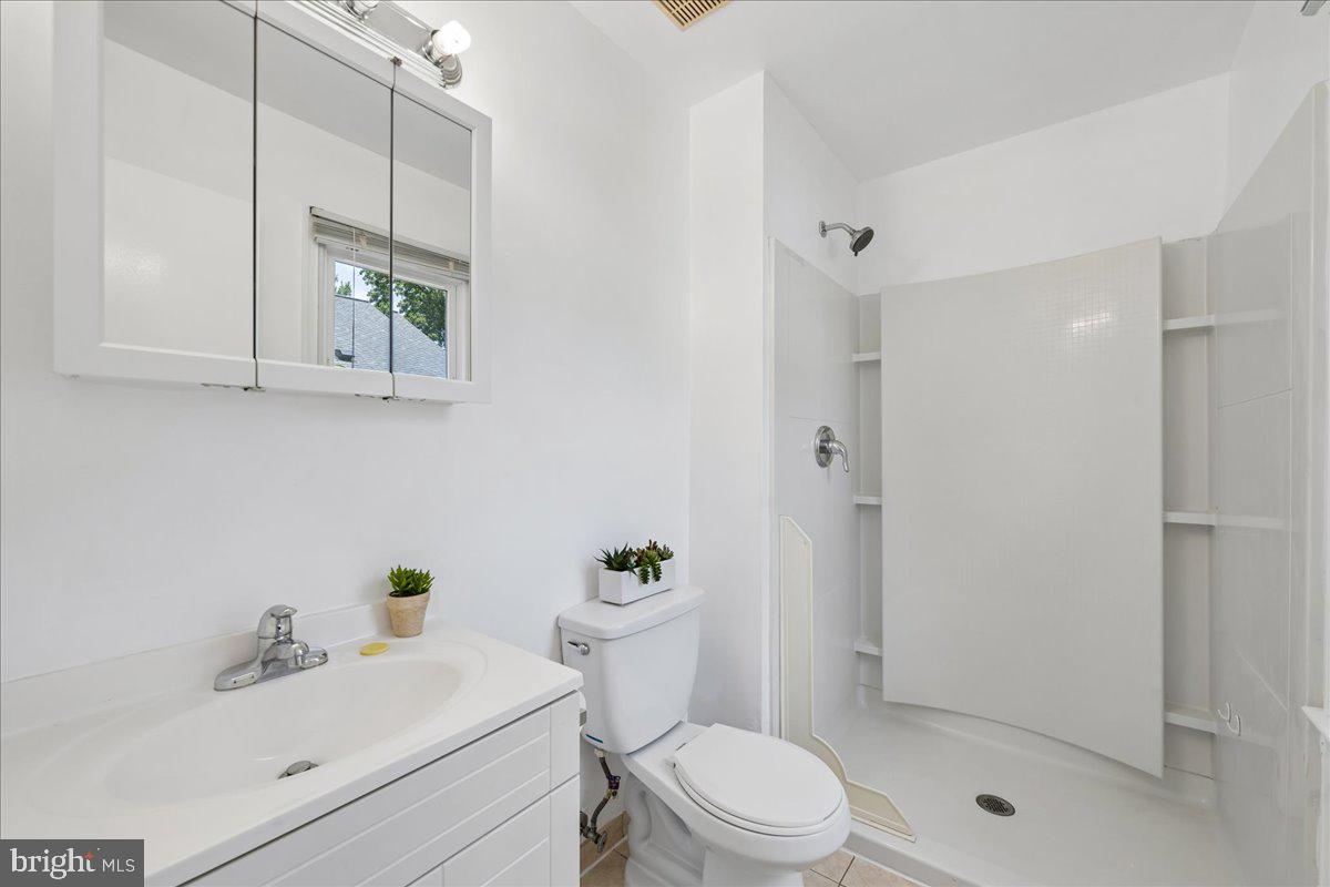 COLLEGE PARK KIDWELLS AD - Residential