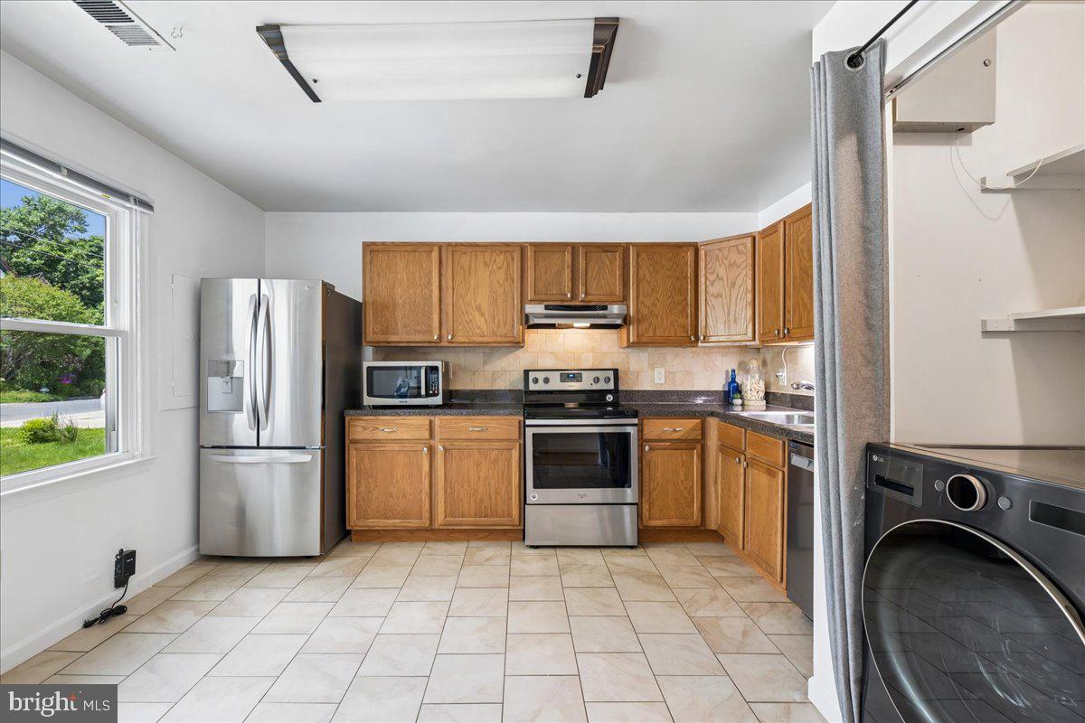 COLLEGE PARK KIDWELLS AD - Residential