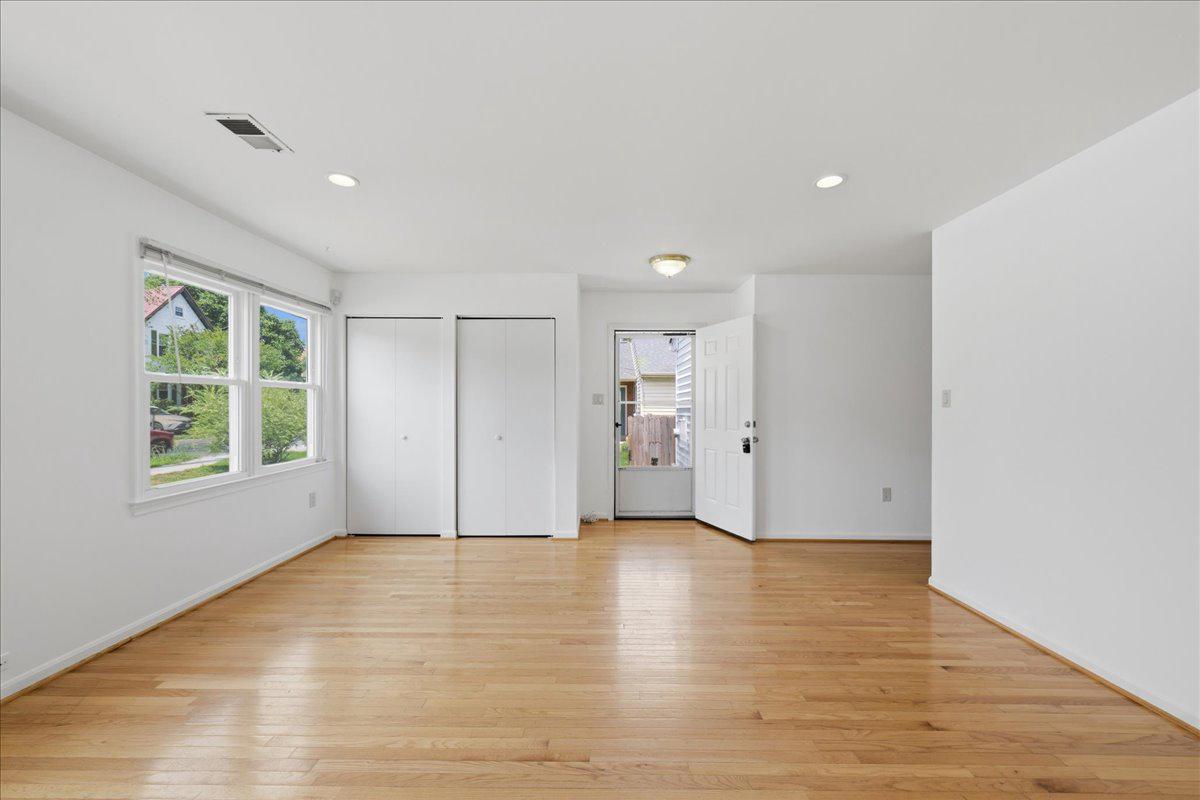COLLEGE PARK KIDWELLS AD - Residential