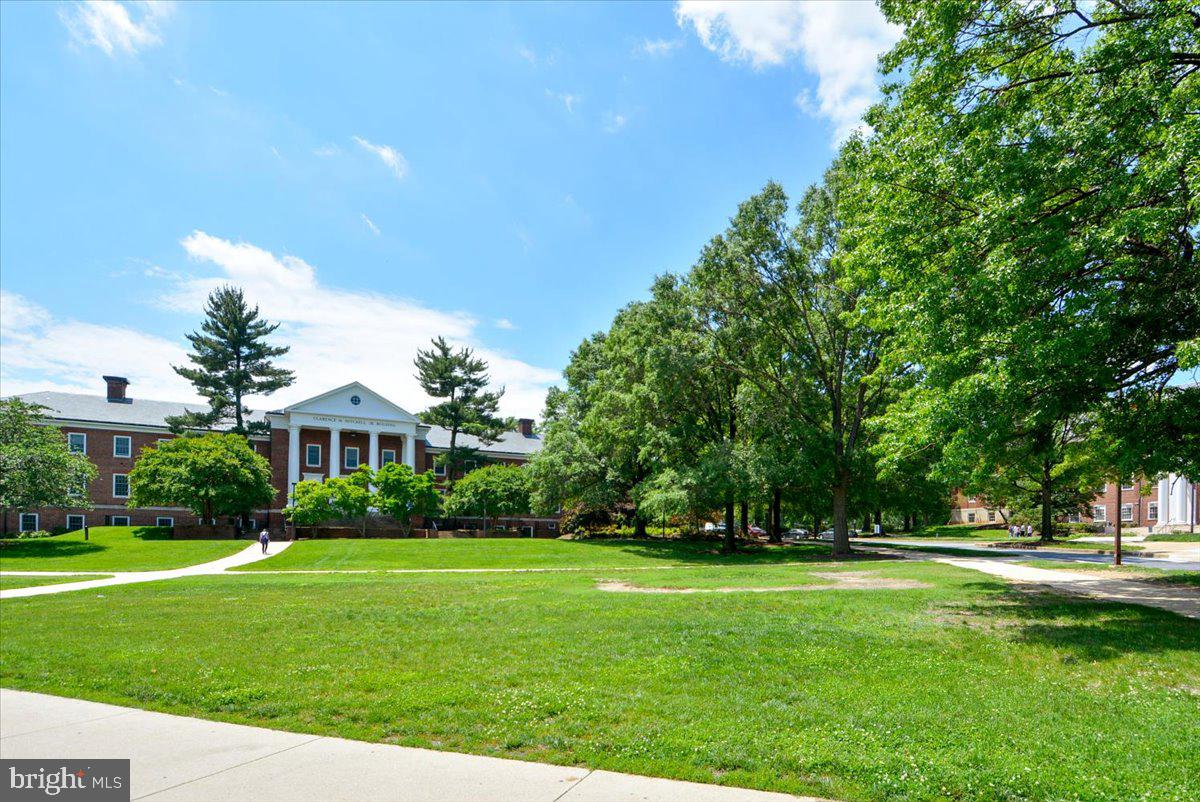 COLLEGE PARK KIDWELLS AD - Residential