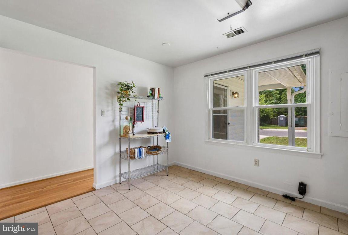 COLLEGE PARK KIDWELLS AD - Residential