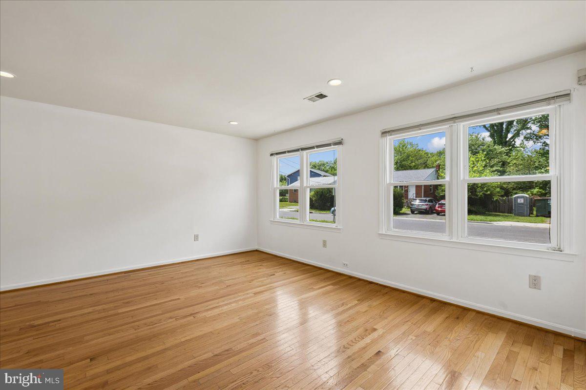 COLLEGE PARK KIDWELLS AD - Residential