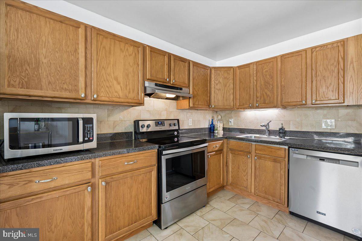 COLLEGE PARK KIDWELLS AD - Residential