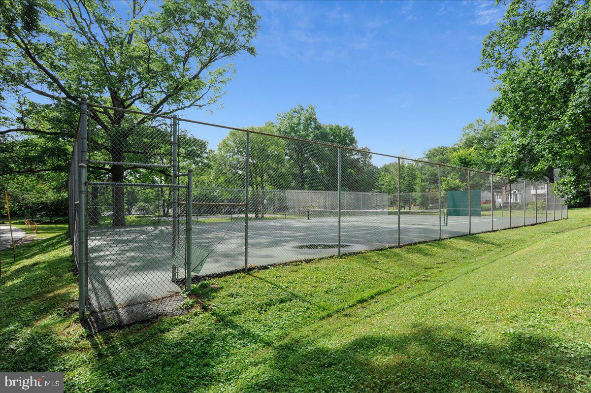 COLLEGE PARK KIDWELLS AD - Residential