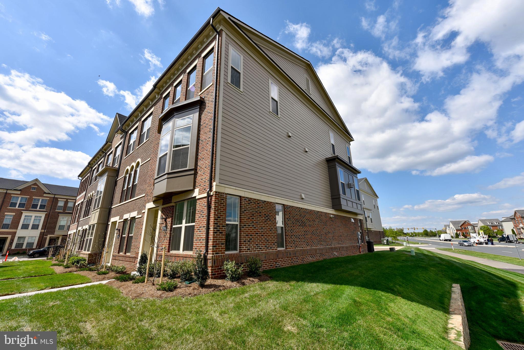 ONE LOUDOUN - Residential