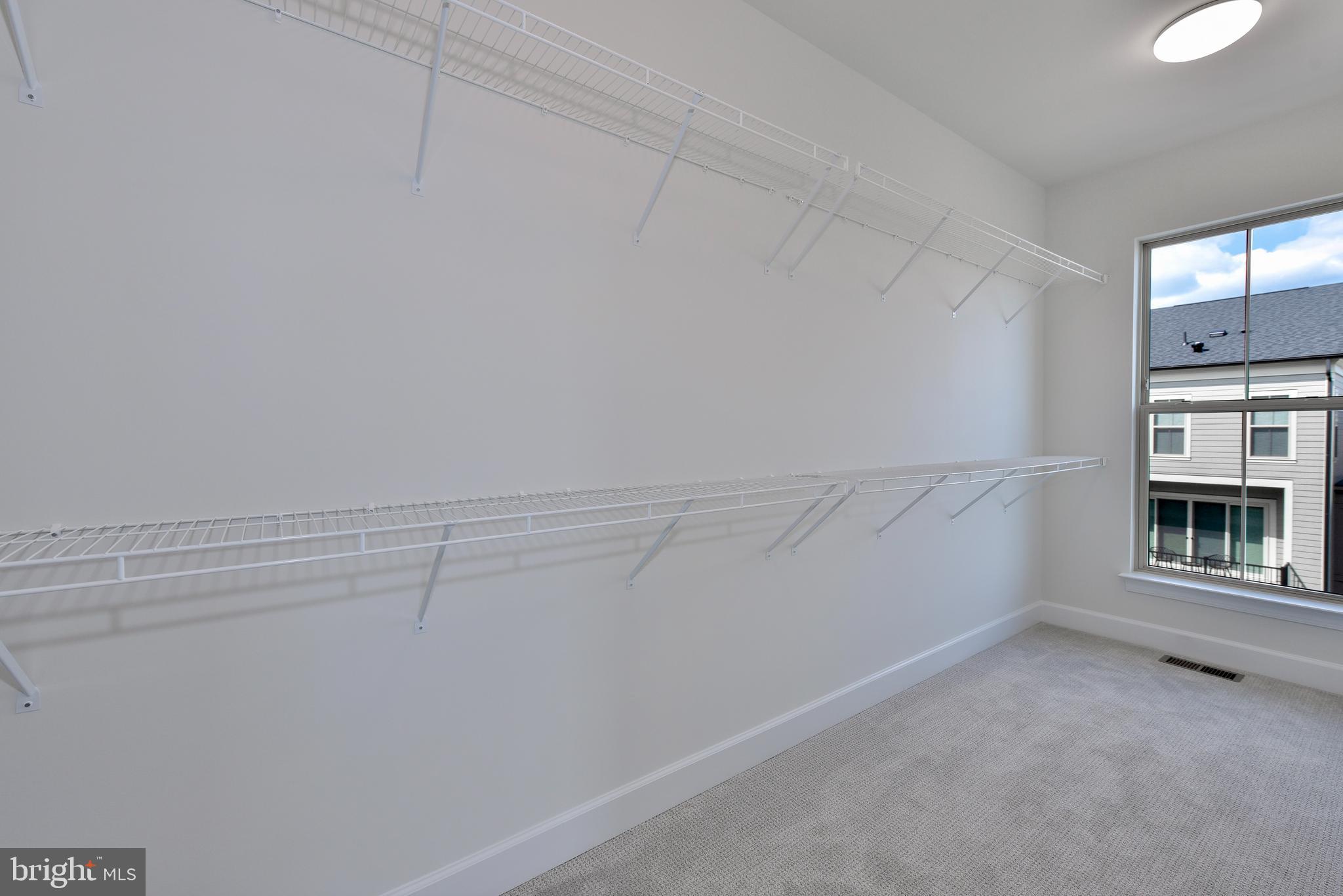 ONE LOUDOUN - Residential