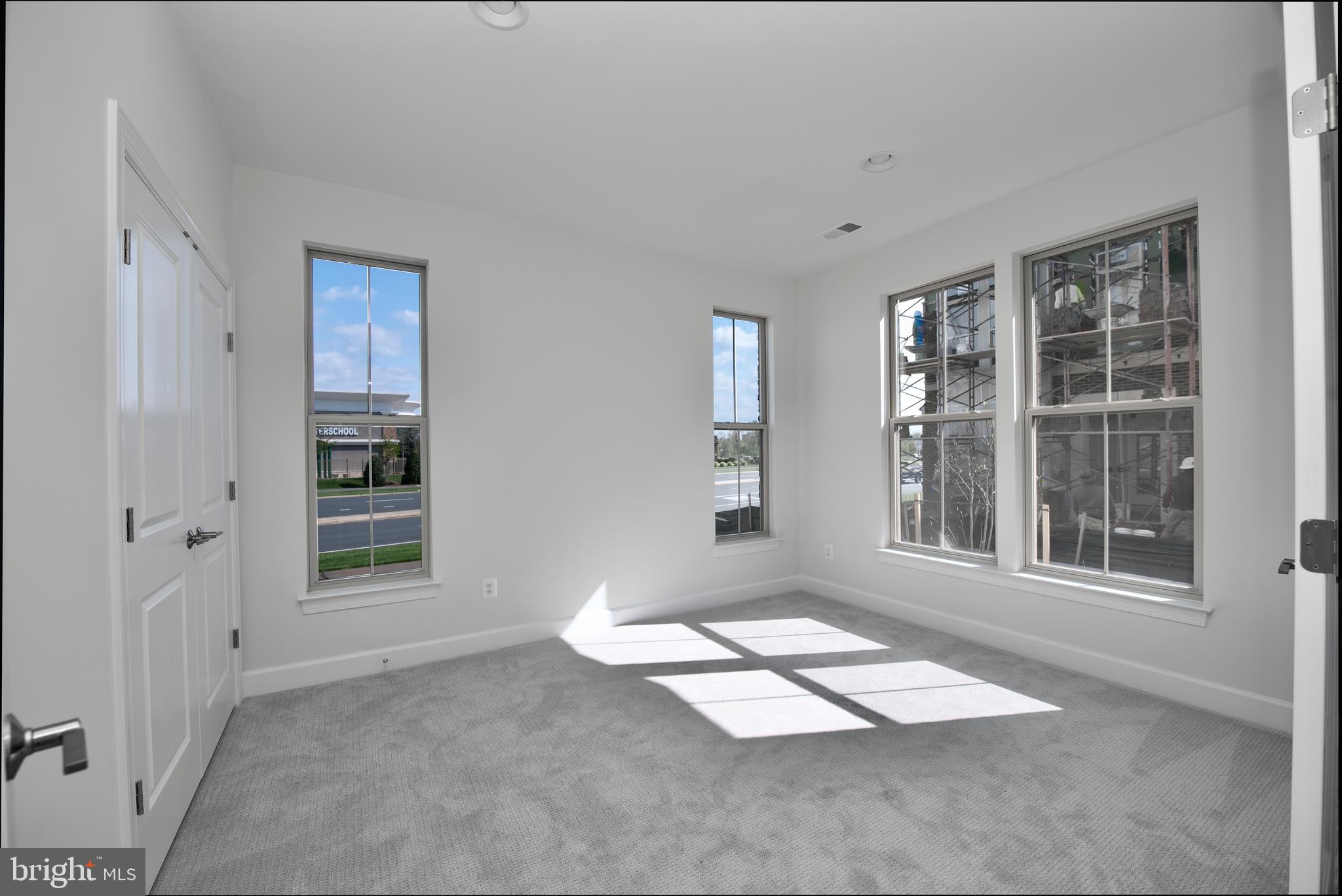 ONE LOUDOUN - Residential