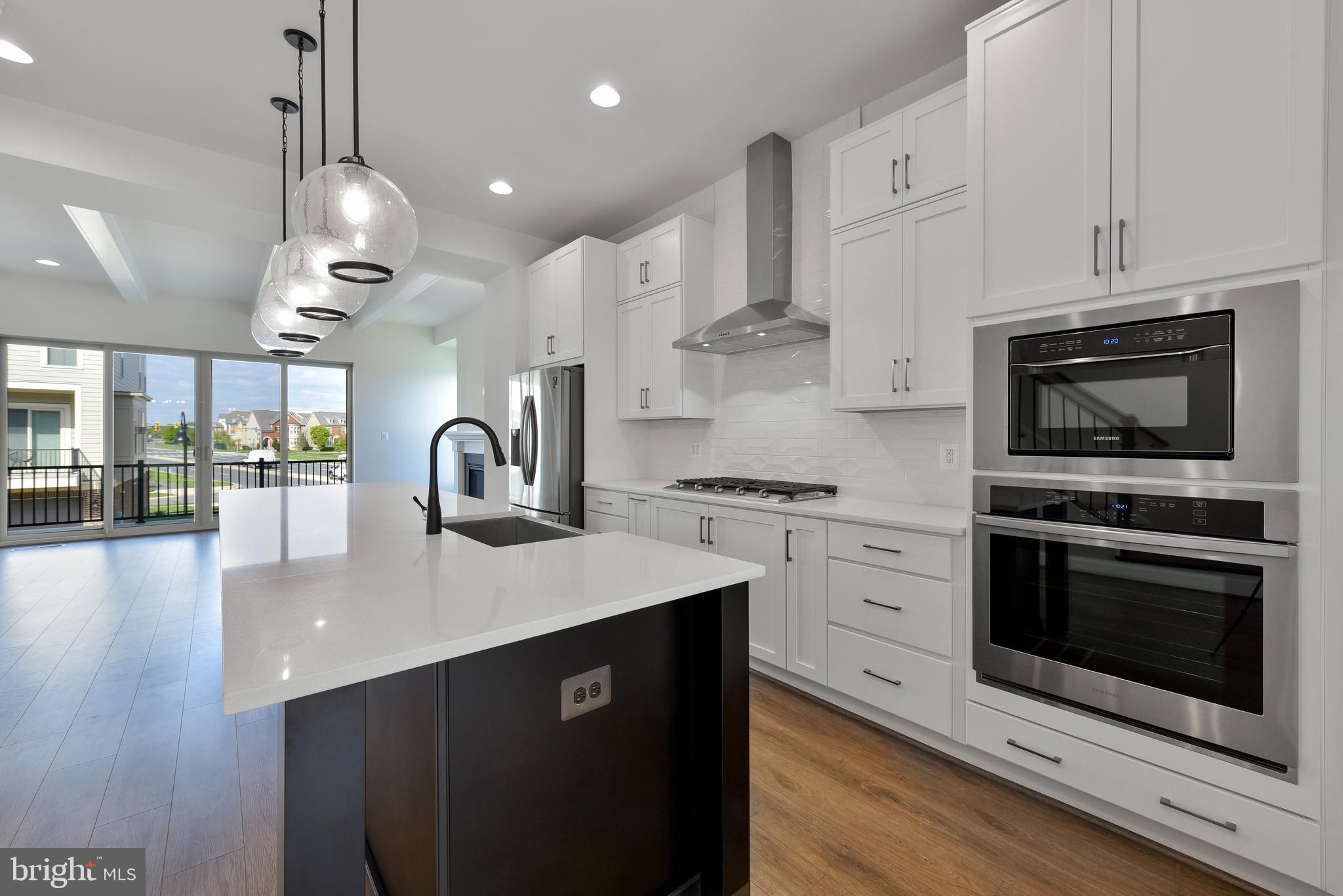 ONE LOUDOUN - Residential