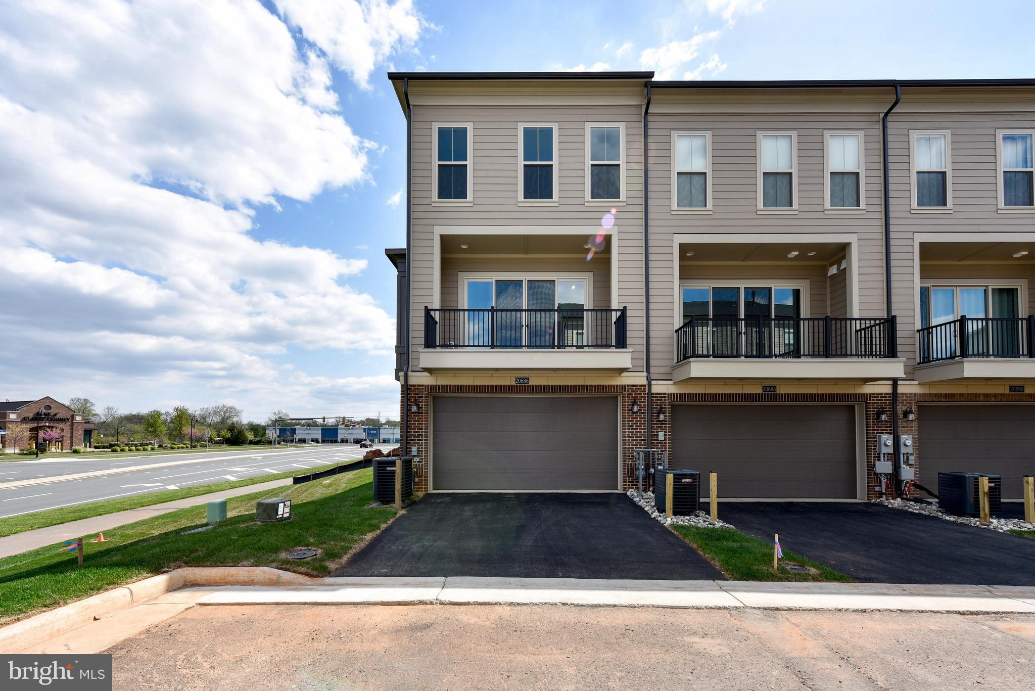 ONE LOUDOUN - Residential