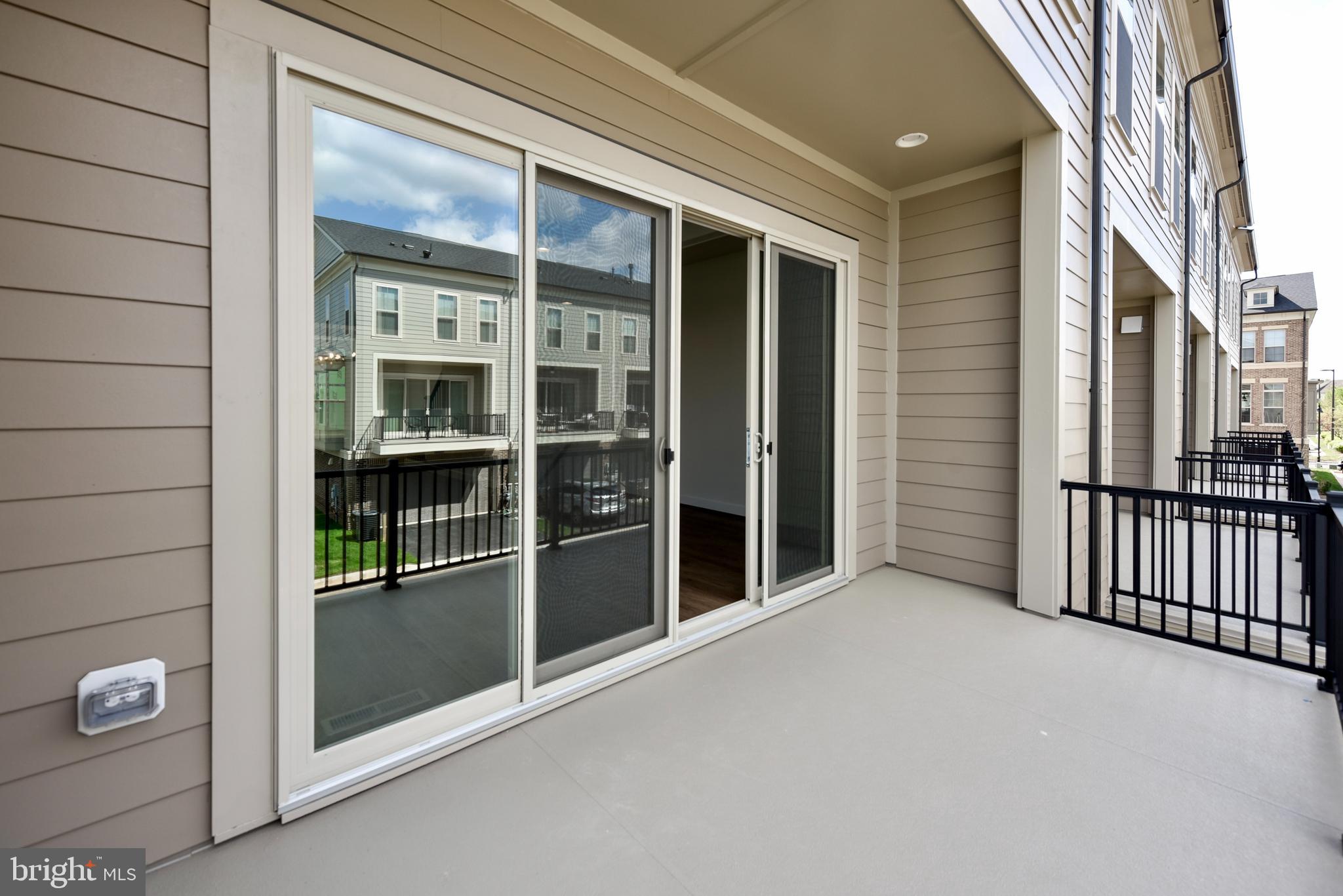 ONE LOUDOUN - Residential