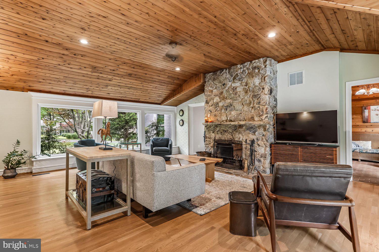 ANCIENT OAK - Residential