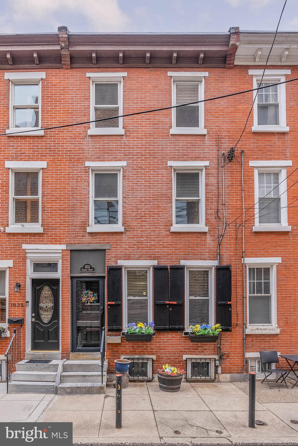 LOGAN SQUARE - Residential