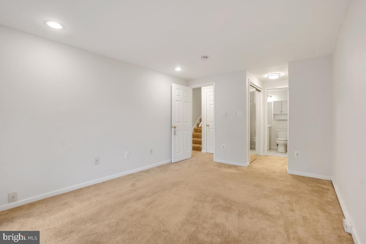 CHRISTOPHER COURT - Residential
