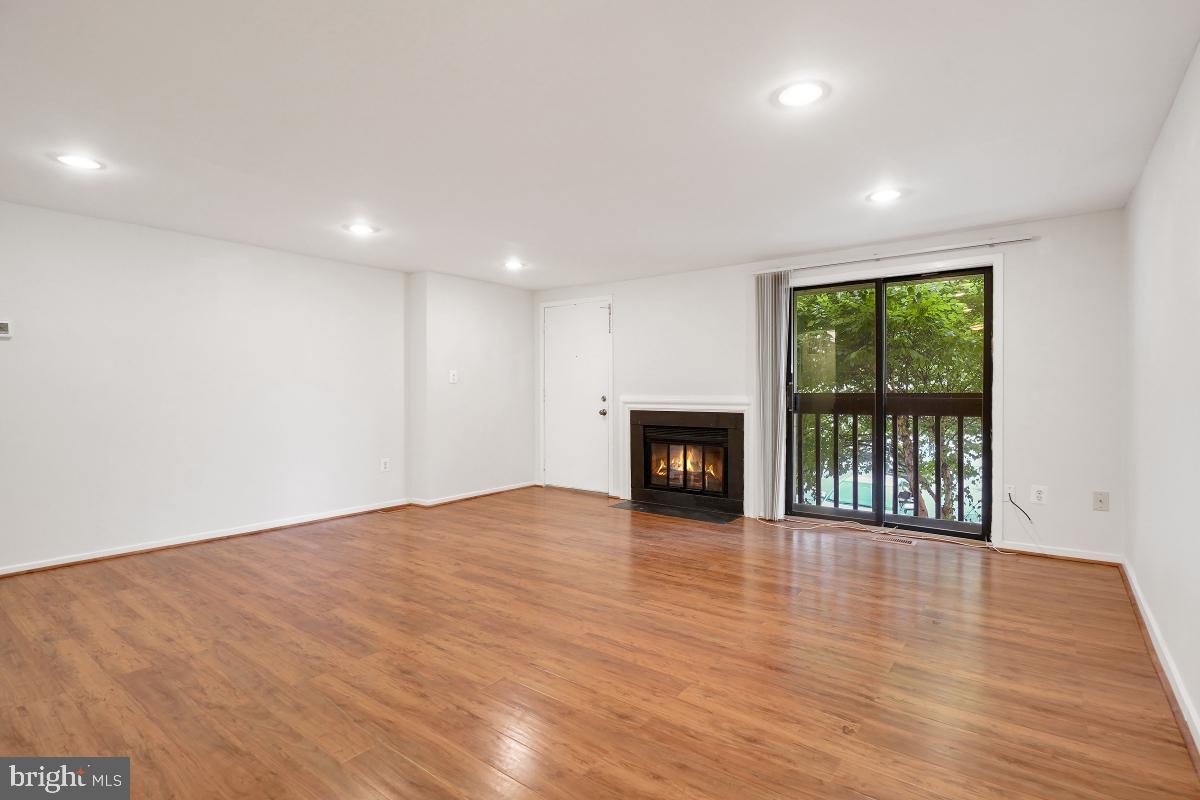 CHRISTOPHER COURT - Residential