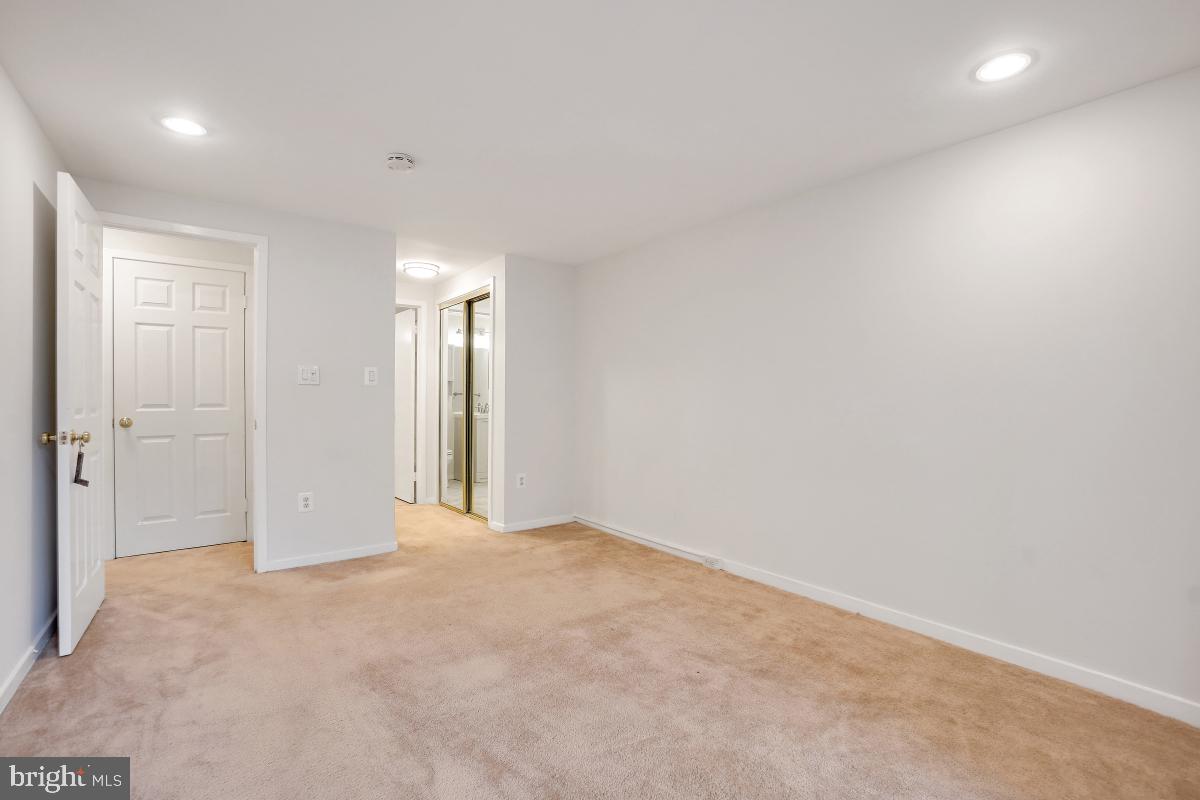 CHRISTOPHER COURT - Residential
