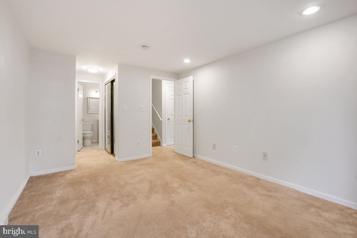 CHRISTOPHER COURT - Residential