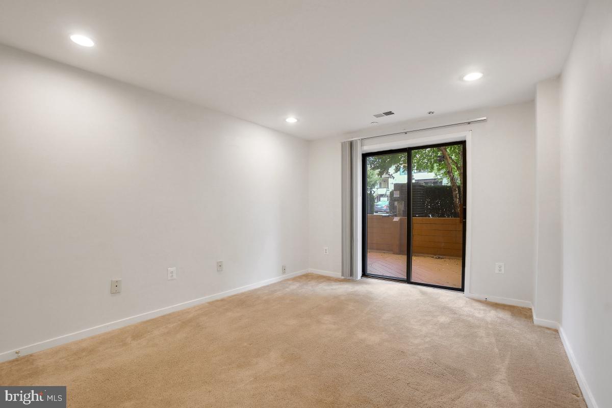 CHRISTOPHER COURT - Residential