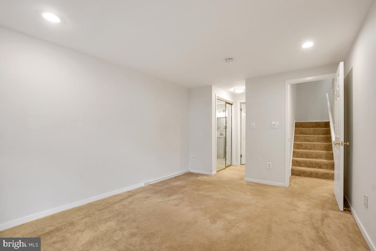 CHRISTOPHER COURT - Residential
