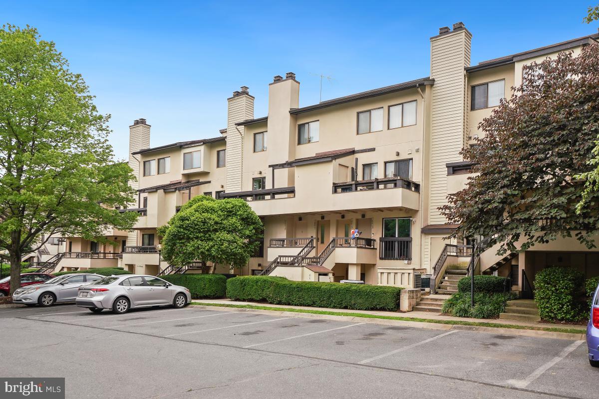 CHRISTOPHER COURT - Residential