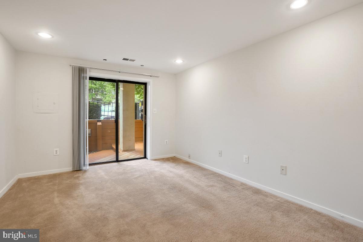 CHRISTOPHER COURT - Residential