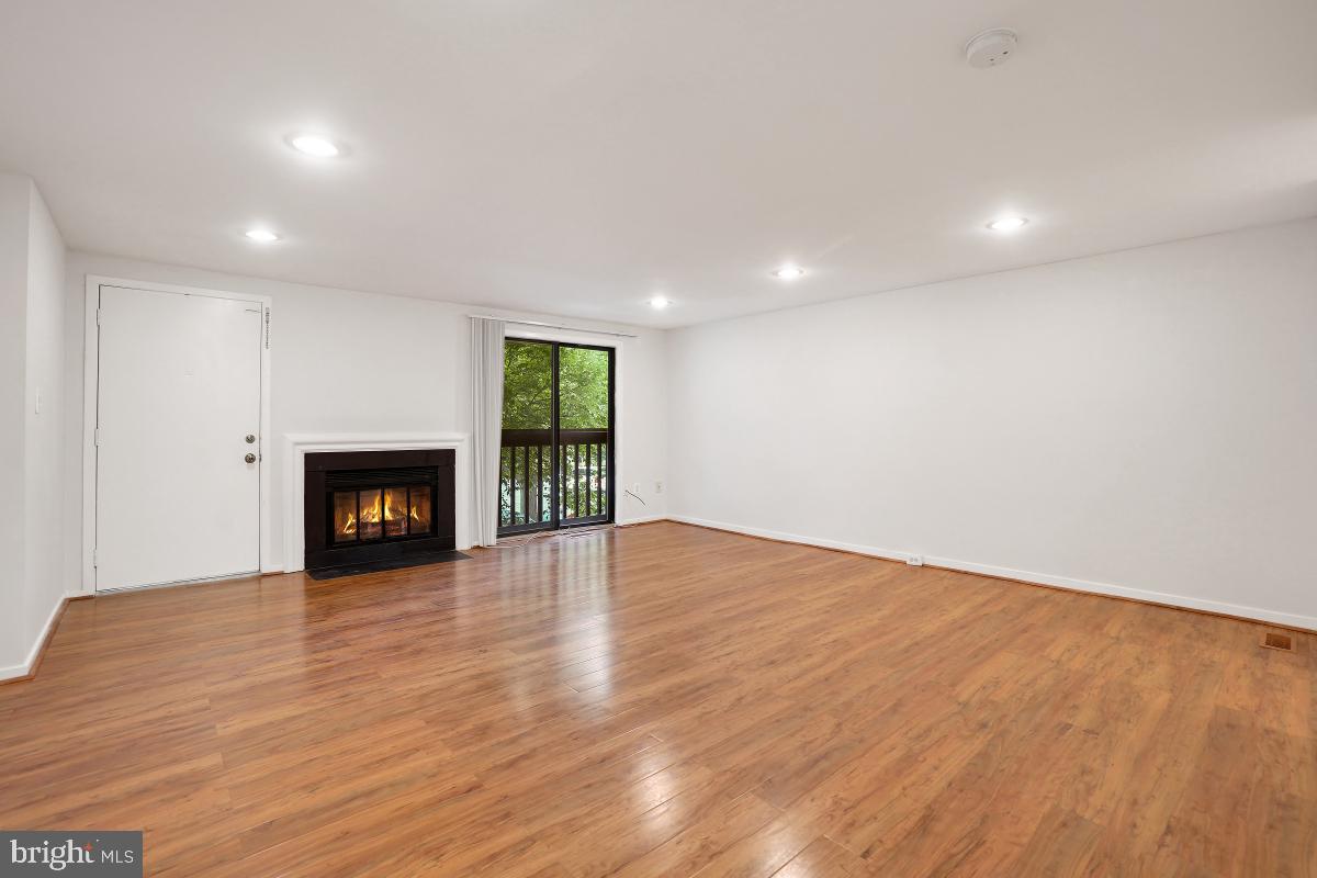 CHRISTOPHER COURT - Residential