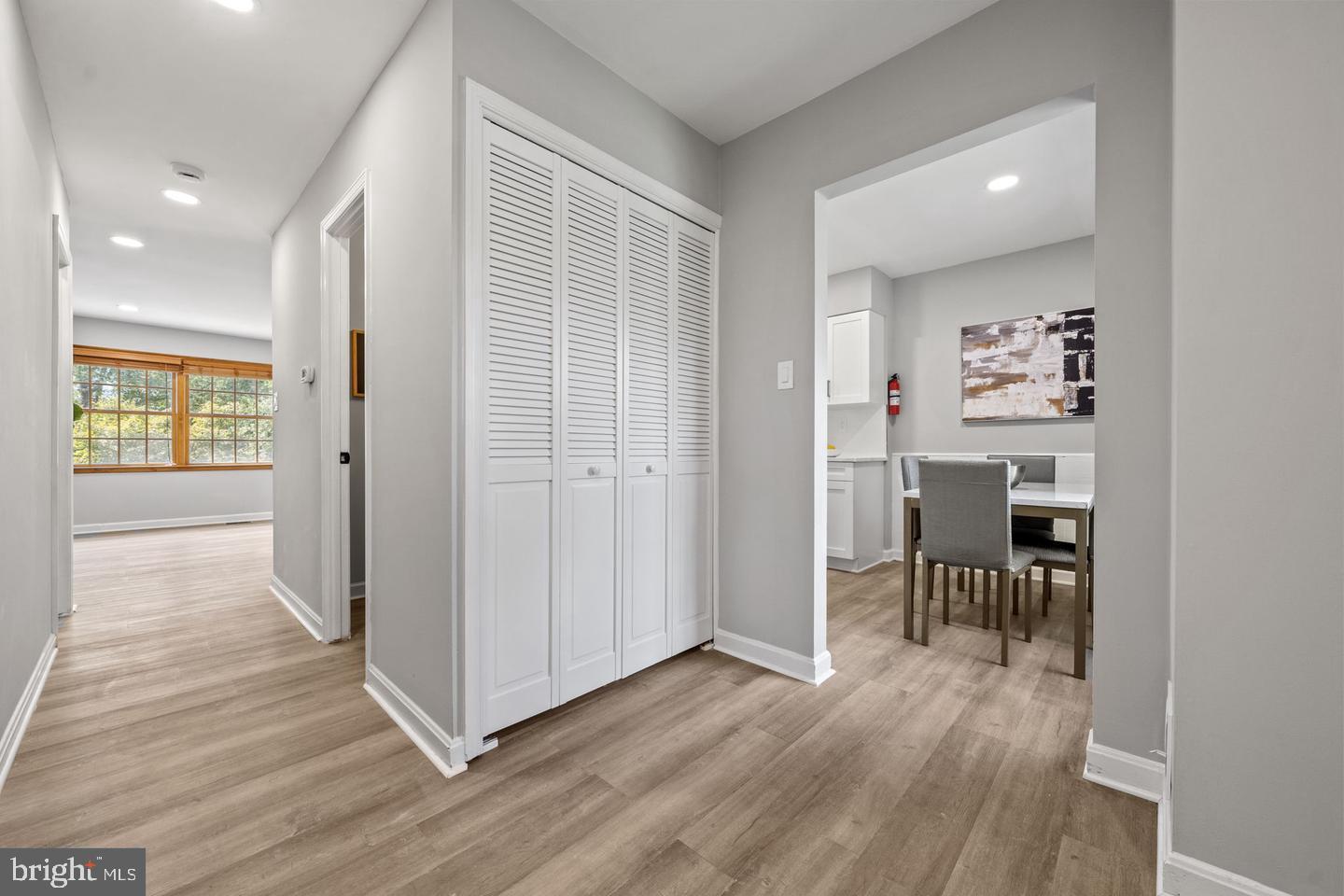 LONDON TOWNE - Residential Lease