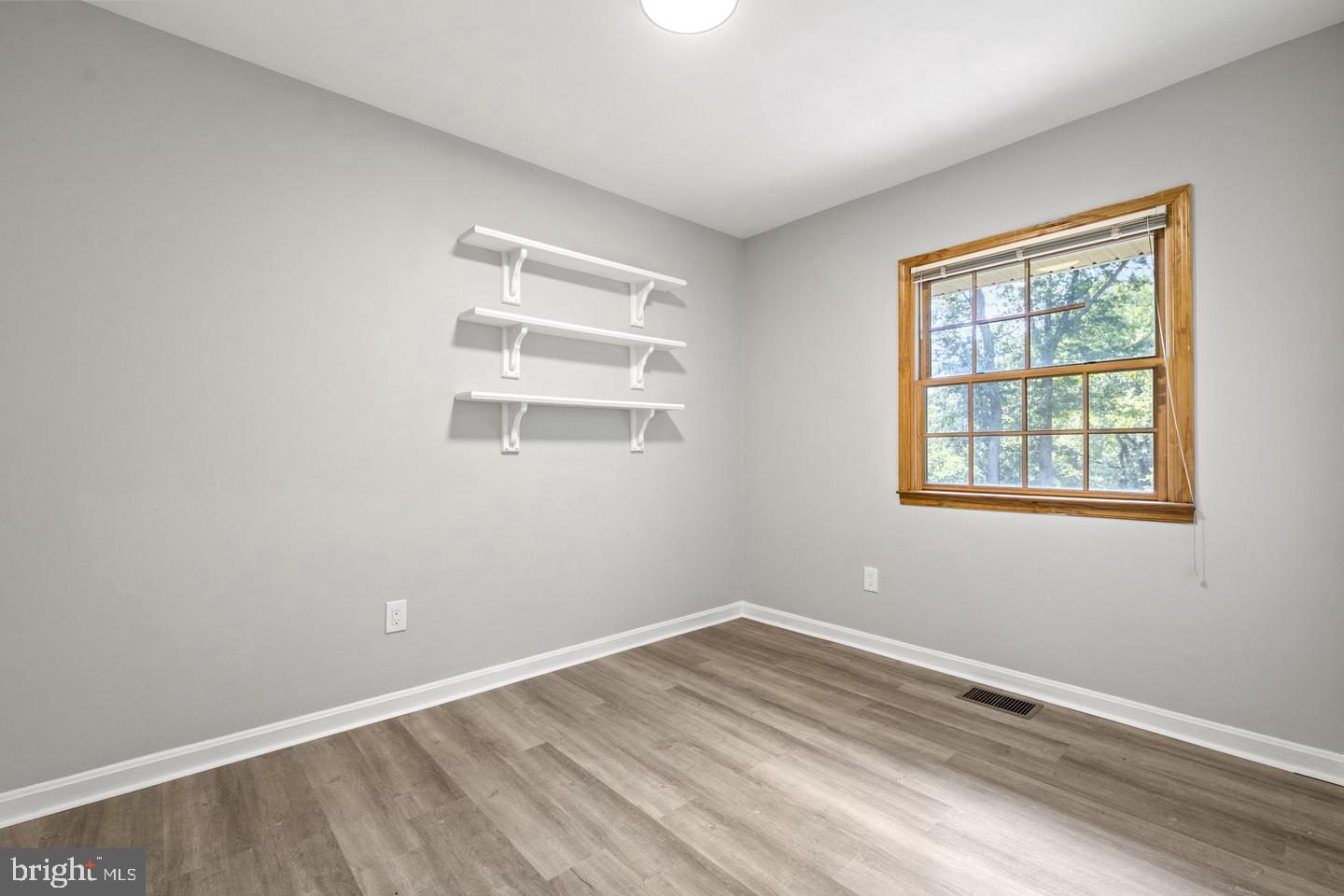 LONDON TOWNE - Residential Lease