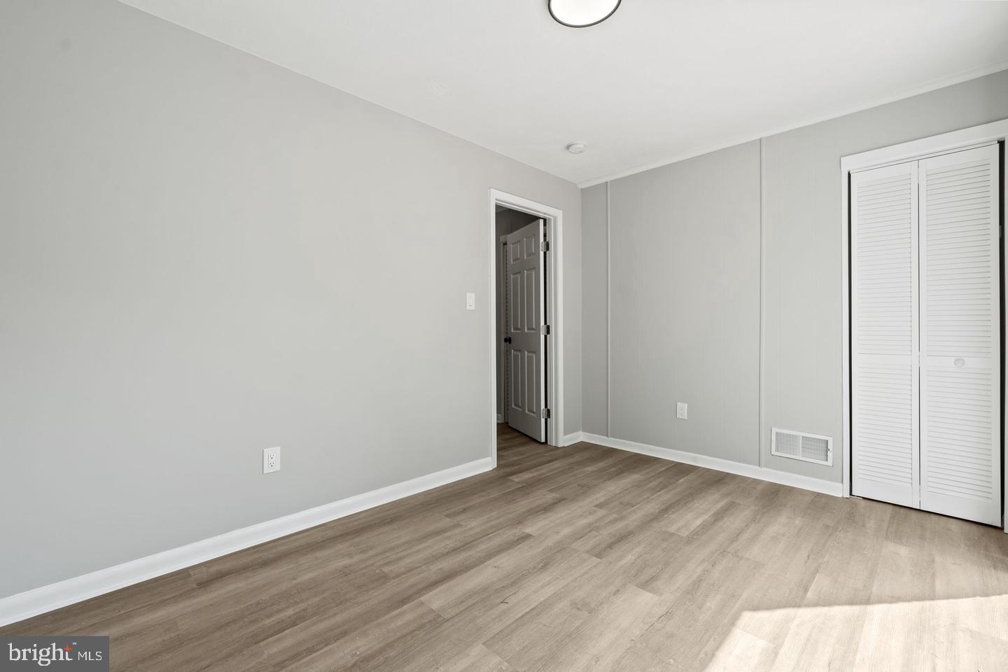 LONDON TOWNE - Residential Lease