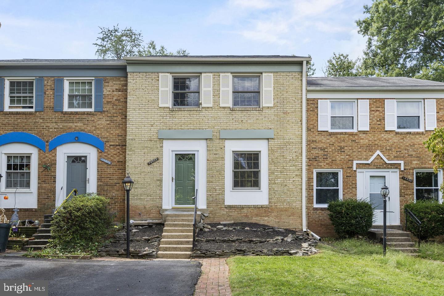 LONDON TOWNE - Residential Lease