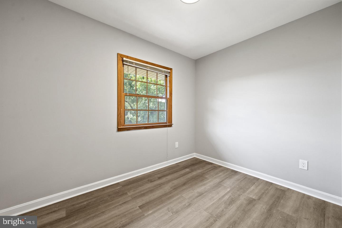 LONDON TOWNE - Residential Lease