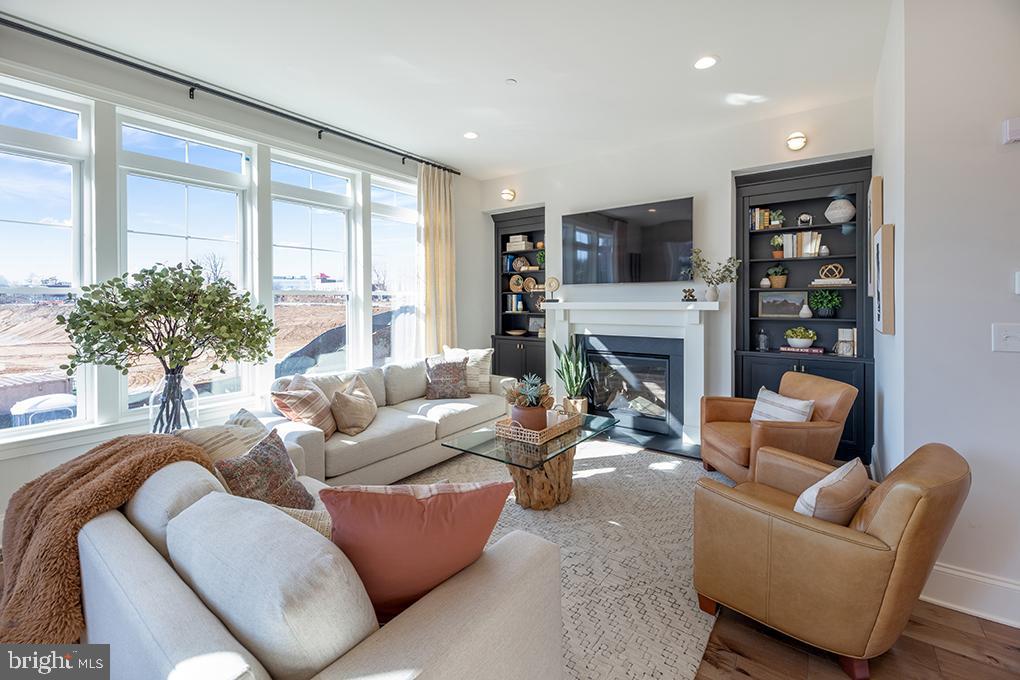 NEWTOWN WALK AT ELLIS PRESERVE - Residential