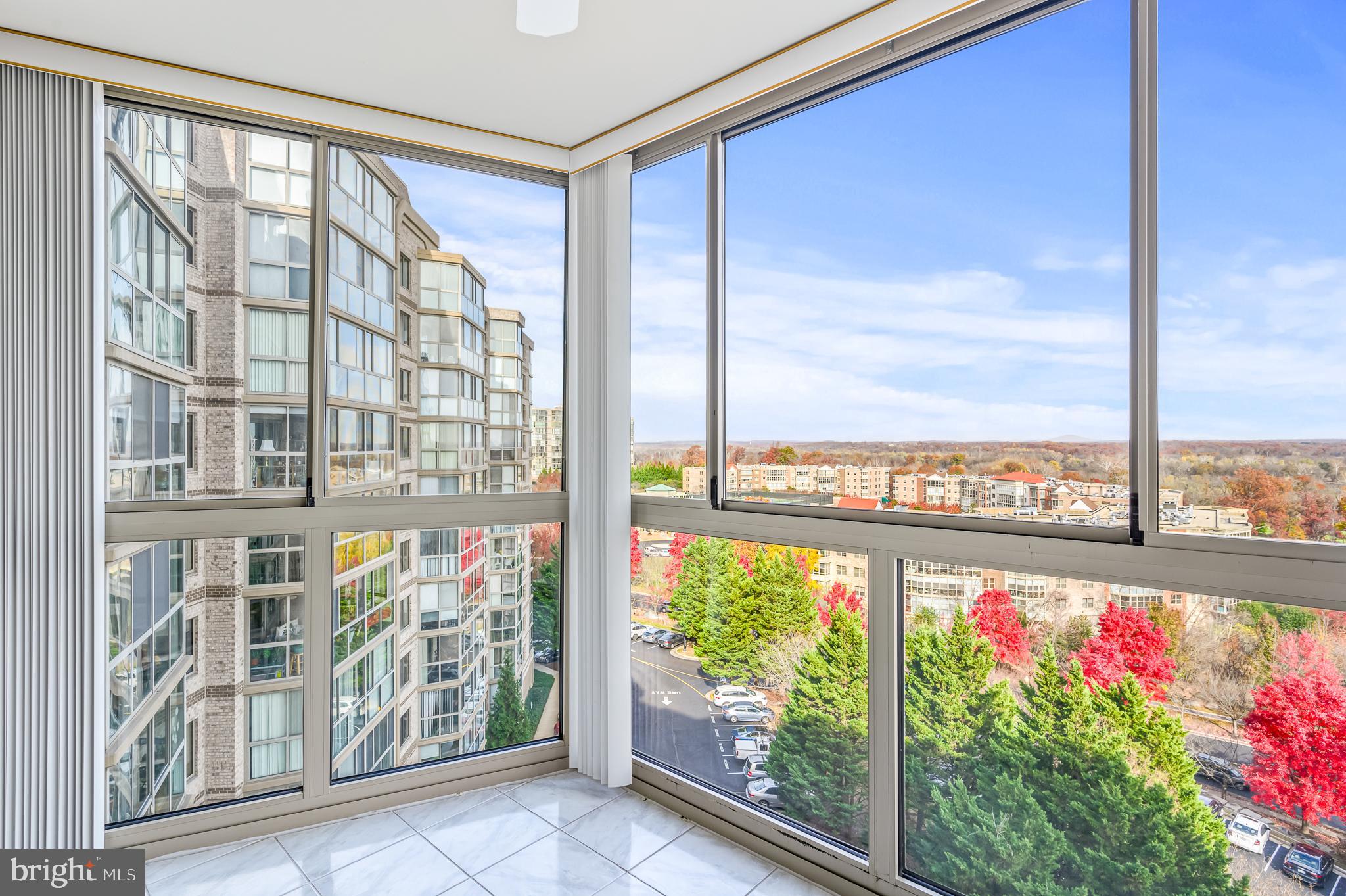 LANSDOWNE WOODS - Residential