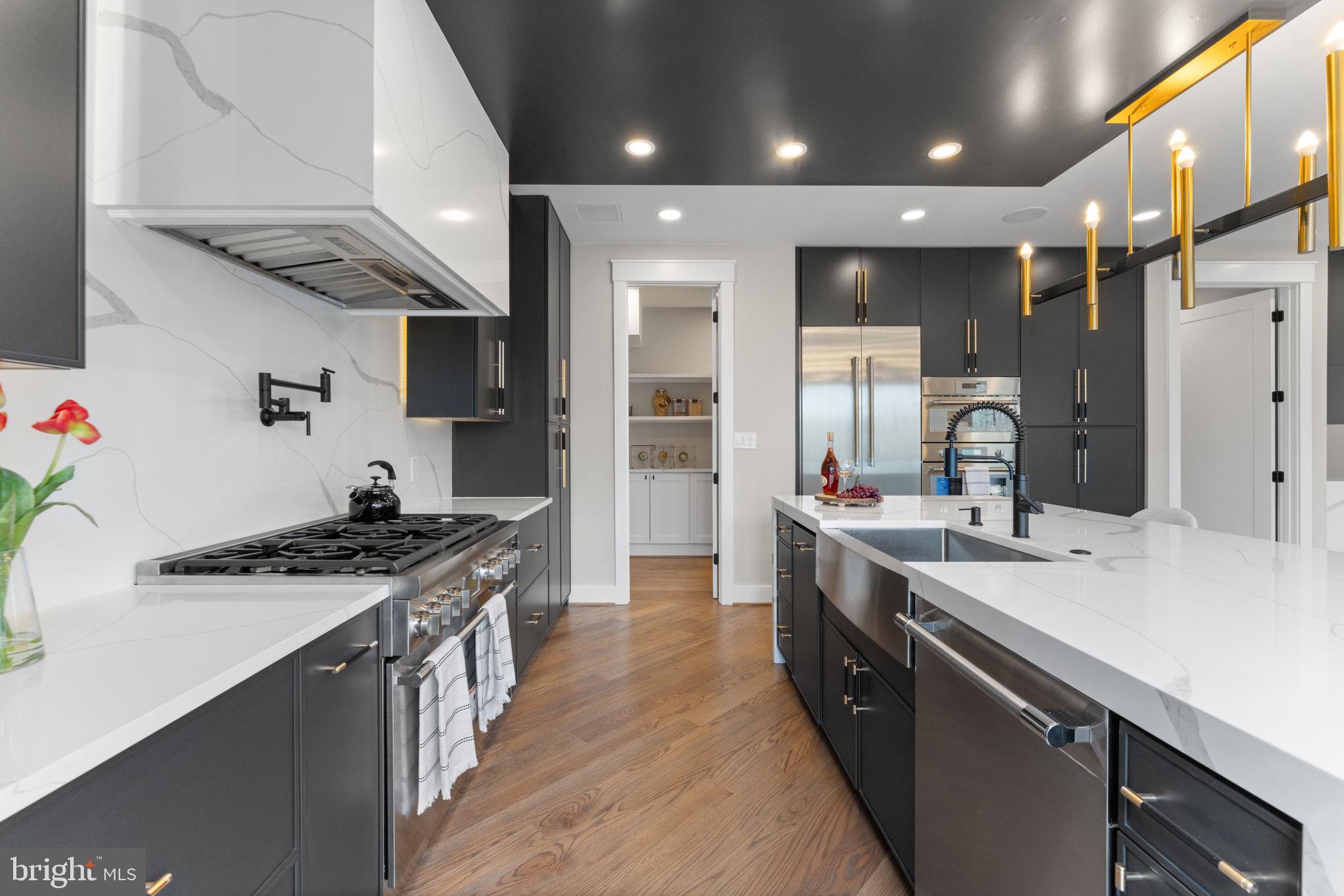 BEVERLY HILLS - Residential
